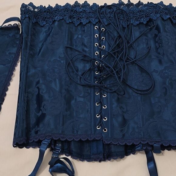 - FREDERICKS OF HOLLYWOOD LACE BROCADE/UNDERWEAR SET SIZE 36 - Picture 2 of 10